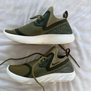 Nike lunar charge green